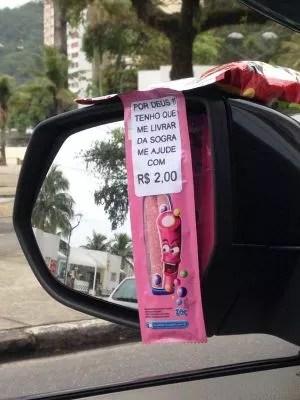 Mensagem arranca risadas de motoristas (Foto: Guilherme Lucio da Rocha/G1)