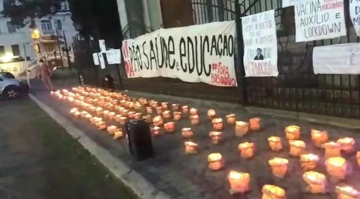 Homenagem para os mortos da Covid-19 foi realizada em frente à Catedral de Botucatu  — Foto: Arquivo pessoal 