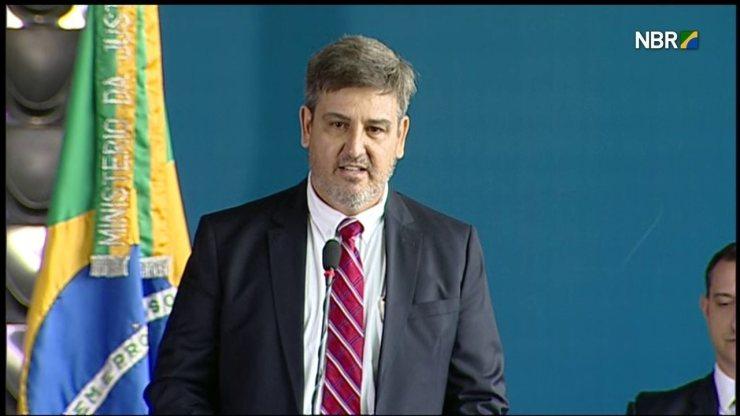 Fernando Segóvia faz discurso em solenidade de posse de novo diretor-geral da PF