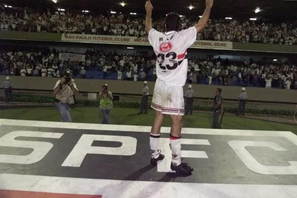 Raí levou o São Paulo ao título de campeão paulista em 1998 — Foto: Estadão Conteúdo