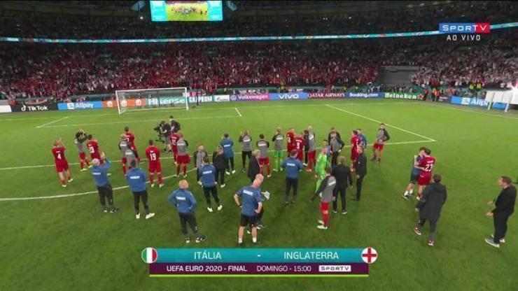 Após eliminação, jogadores da Dinamarca agradecem o apoio da torcida