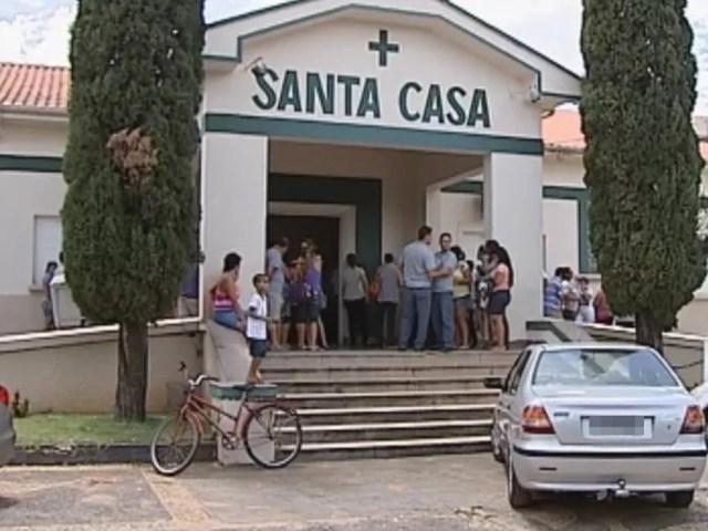 Médicos da Santa Casa de Guararapes retomam parcialmente o atendimento após greve (Foto: Reprodução/ TV TEM/Arquivo)
