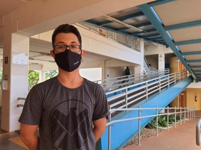 Vinicius Damião Silveira, 18 anos, tenta vaga na Unicamp em 2022 — Foto: Rafael Smaira/g1 Campinas