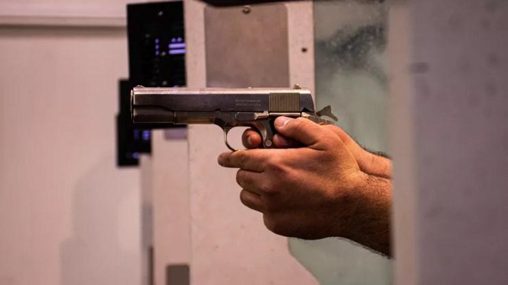 Imagem de arquivo de pistola — Foto: Unsplash/Hosein Charbaghi