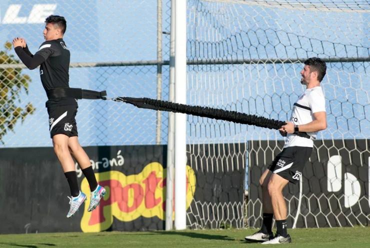 Luciano Rosa com Mantuan em treino no Corinthians — Foto: Rodrigo Coca/Ag. Corinthians