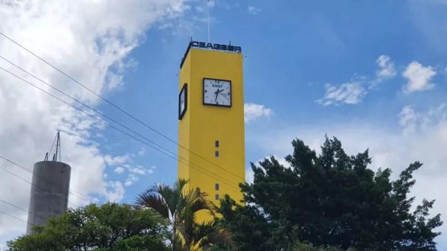 Relógio amarelo na Ceagesp — Foto: Marina Pinhoni/G1