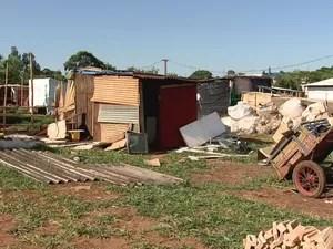 Moradores falam que perderam emprego e não conseguem pagar aluguel (Foto: Reprodução/TV TEM)