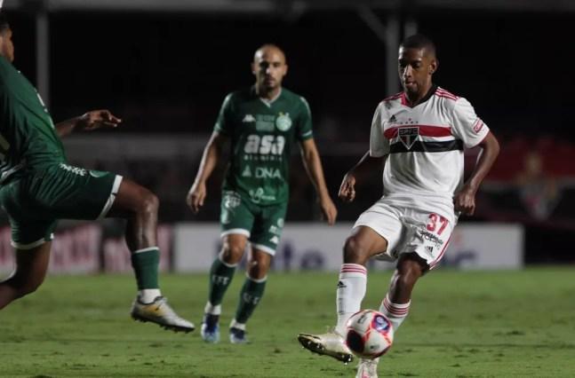 Talles Costa, jovem do São Paulo, em partida contra o Guarani — Foto: Rubens Chiri / saopaulofc.net