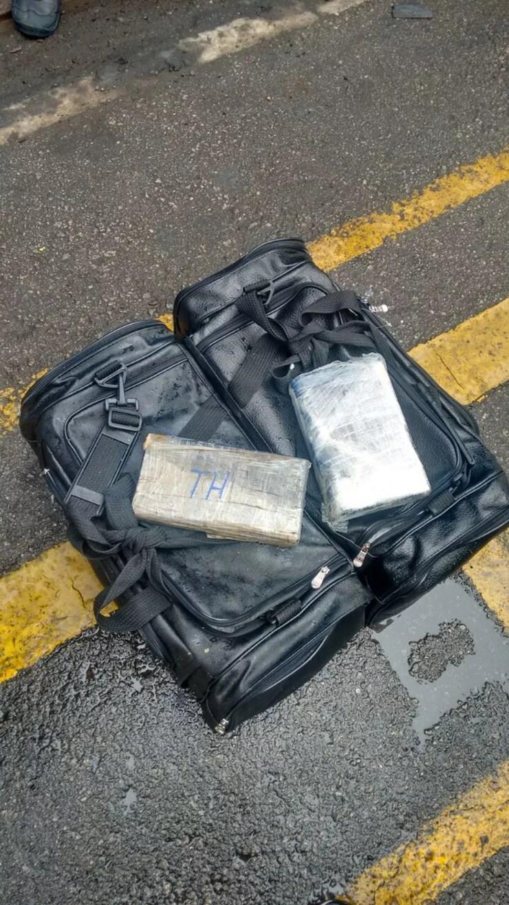 PF apreendeu drogas durante a operação (Foto: G1 Santos)