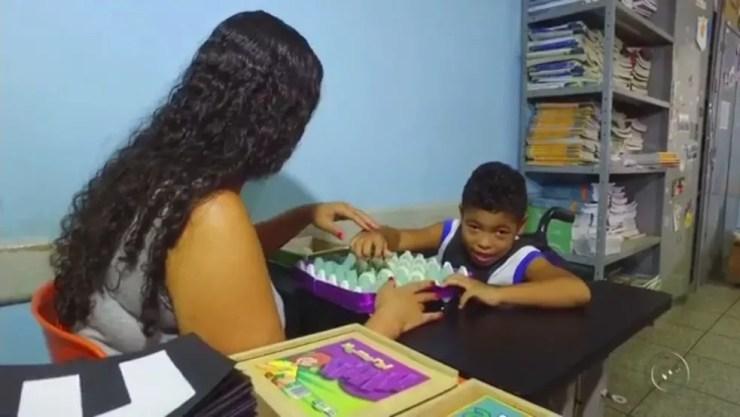 Kauã Henrique da Silva Fortunato está em processo de alfabetização em escola de Rio Preto (SP) (Foto: Reprodução/TV TEM)