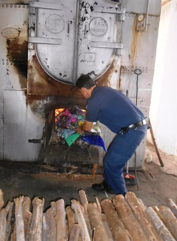 Pipas e carretéis foram incinerados pela Guarda  (Foto: Divulgação/Guarda Civil Municipal)