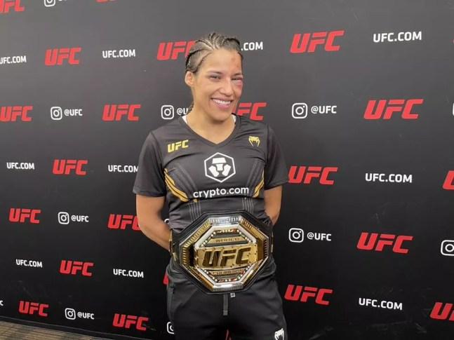 Julianna Peña é a nova campeã do UFC — Foto: Evelyn Rodrigues