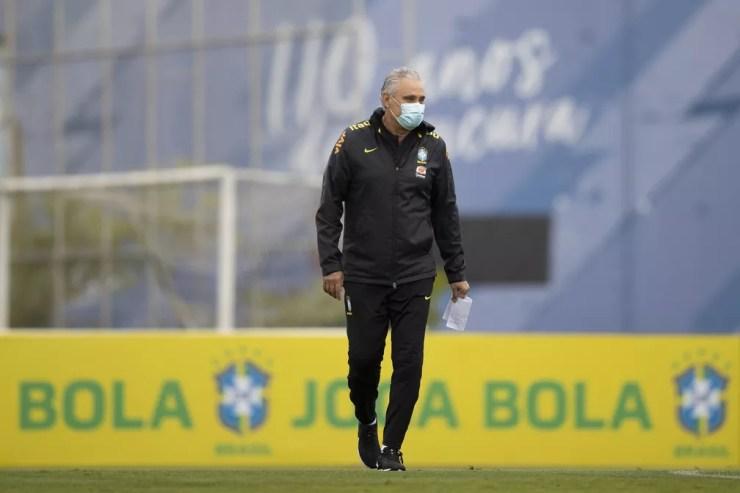 Tite, técnico da seleção brasileira, durante treinamento — Foto: Lucas Figueiredo / CBF