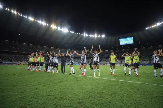 Após vitória, jogadores do Galo saúdam a torcida no Mineirão — Foto: Pedro Souza/Atlético-MG