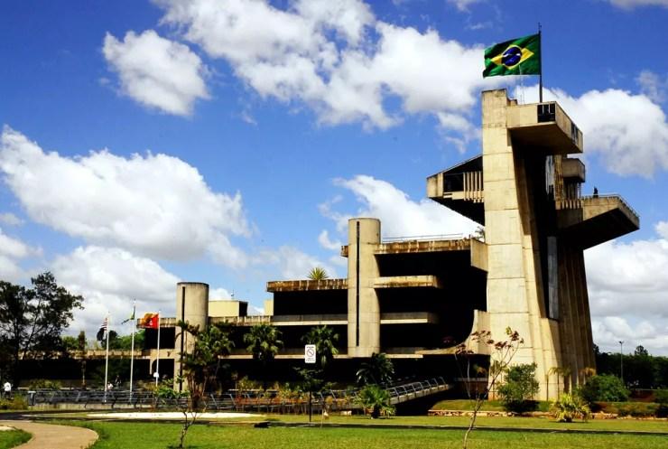 Programação de aniversário começa com hasteamento da bandeira do Brasil no Paço Municipal (Foto: Zaqueu Proença/Prefeitura de Sorocaba)