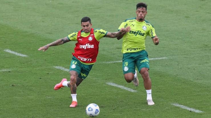 Dudu e Gabriel Menino durante treino do Palmeiras — Foto: Cesar Greco / Ag. Palmeiras