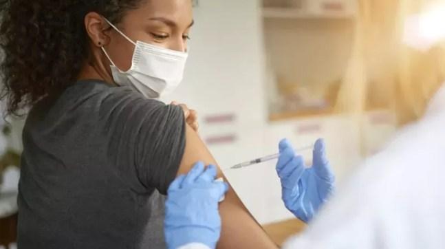 Entre vendas e doações, a China forneceu vacinas contra a covid-19 para a maior parte dos países latino-americanos — Foto: Getty Images/BBC