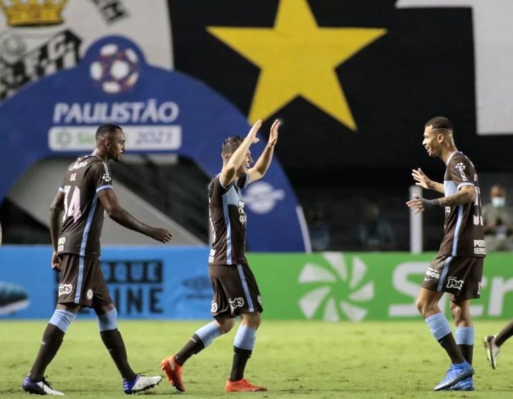 Raul, Lucas Piton e João comemoram gol pelo Corinthians — Foto: Rodrigo Coca/Ag.Corinthians
