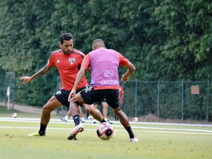 Daniel Alves em treino no São Paulo — Foto: Reprodução