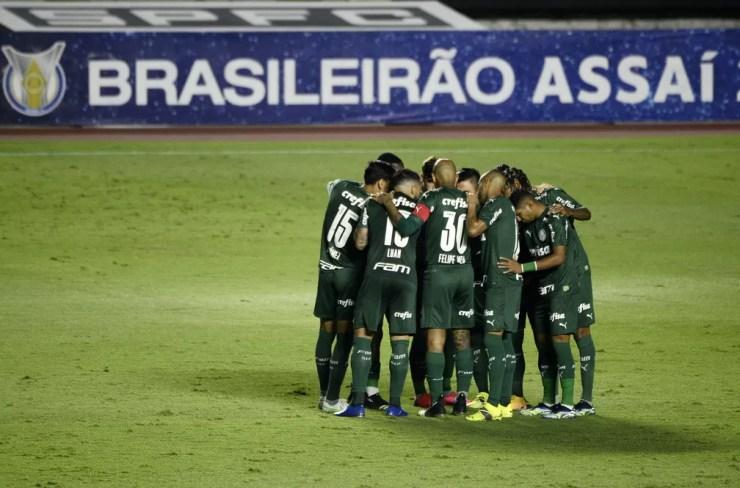 Palmeiras superou o São Paulo nos desarmes, mesmo ficando mais com a bola — Foto: Marcos Ribolli