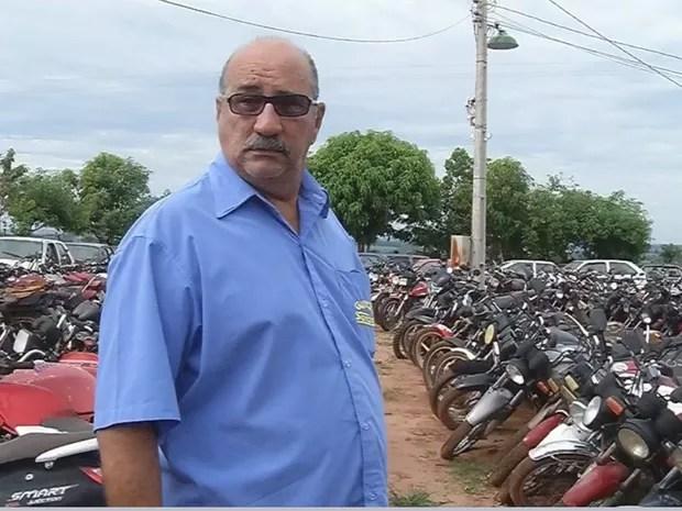 Paulo Sanches, dono da chácara, espera que a polícia recupere o que foi levado (Foto: Reprodução/TV TEM)