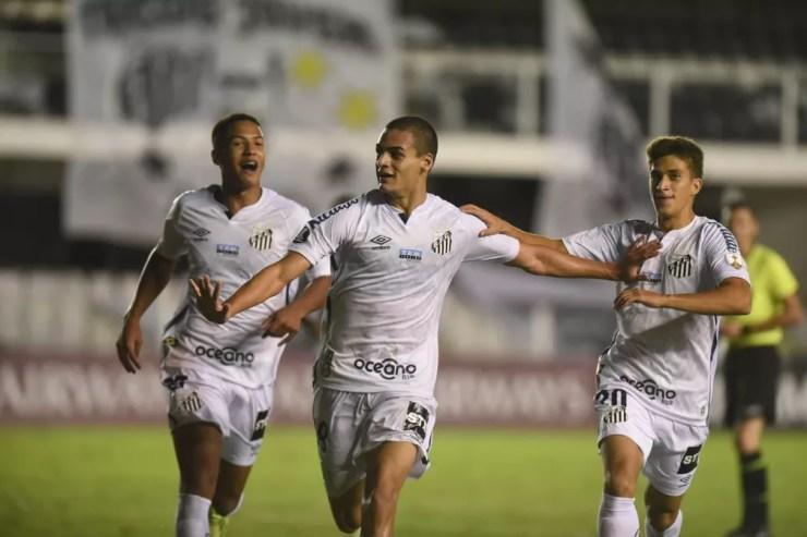 Ângelo, Kaiky e Gabriel Pirani foram titulares no primeiro jogo de Fernando Diniz pelo Santos — Foto: Ivan Storti/Santos FC