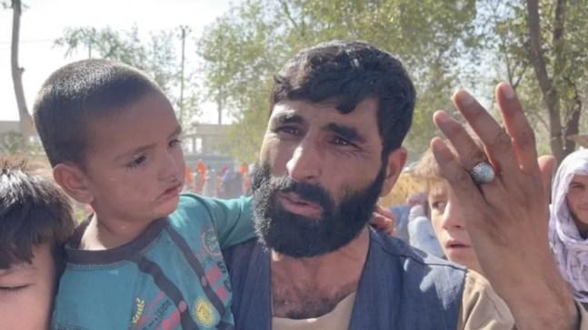 Asadullah vendia comida e especiarias na província de Kunduz, mas teve que fugir com sua família — Foto: BBC