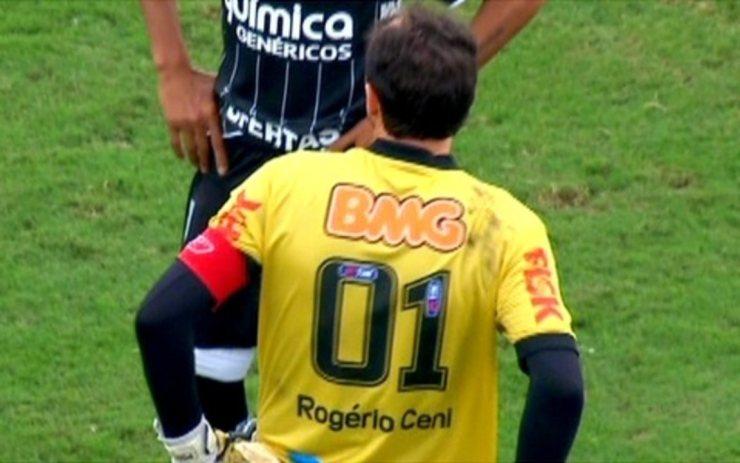 Rogério Ceni marca seu centésimo gol e pede música