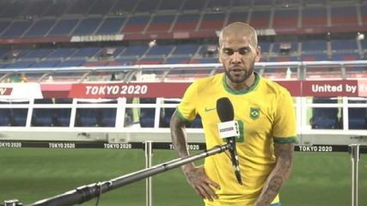 Daniel Alves ressalta bom desempenho contra a Costa do Marfim: "Grande trabalho"