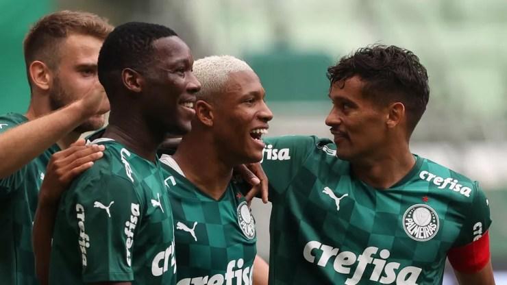 Patrick de Paula e Danilo podem ganhar espaço na ausência de Gabriel Menino — Foto: Cesar Greco/Palmeiras