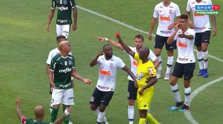 No detalhe, a expulsão de Deyverson em Palmeiras x Corinthians