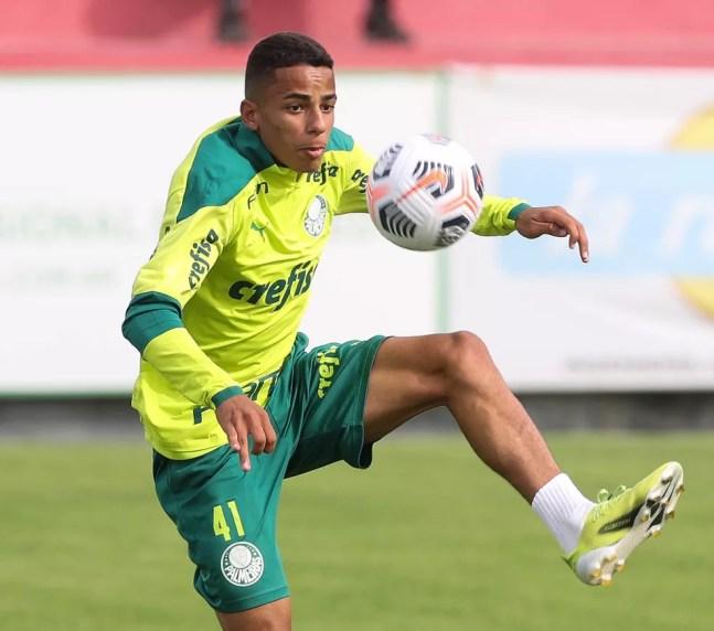Giovani, atacante do time sub-17 do Palmeiras — Foto: Cesar Greco