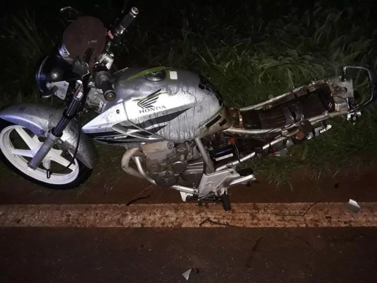 Passageira de moto chegou a ser socorrida mas não resistiu (Foto: Divulgação/Polícia Rodoviária)