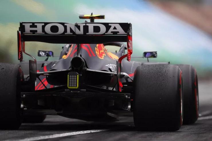 No carro de Sergio Pérez, a asa traseira que está semeando a discórdia na Fórmula 1 — Foto: Eric Alonso/Getty Images
