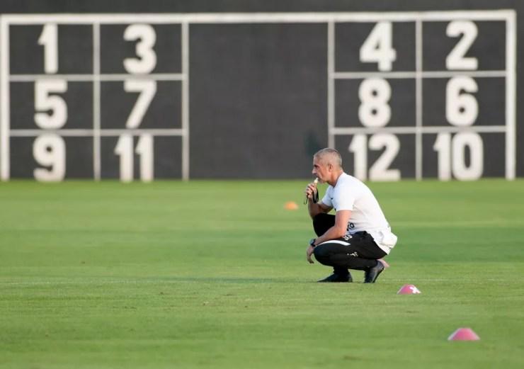 Sylvinho em treino do Corinthians — Foto: Rodrigo Coca/Ag. Corinthians