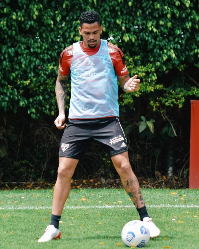 Luciano durante o treino do São Paulo neste sábado — Foto: Fellipe Lucena / saopaulofc