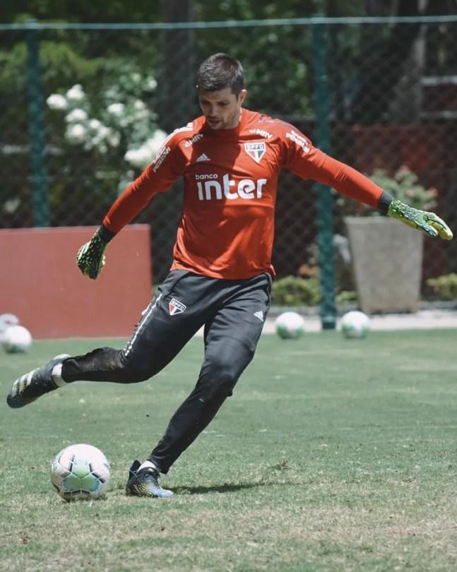 Tiago Volpi no treino do São Paulo — Foto: Divulgação/saopaulofc.net