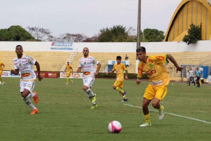 O atacante, Lucas Rodrigues fez o gol de pênalti e deu a vitória ao Mirassol (Foto: Marcos Freitas/Divulgação)