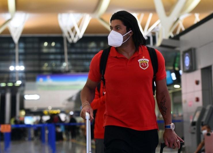 Palmeiras tem interesse, mas age com cautela após saída de Hulk na China