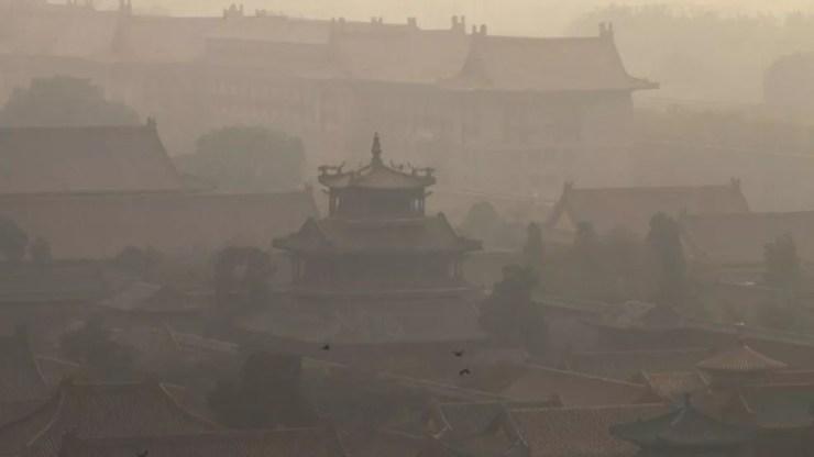 Assim era a Cidade Proibida de Pequim em 2013, em um dia de forte poluição — Foto: Getty Images via BBC