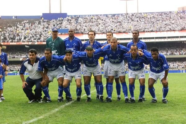 Formação do Cruzeiro vice-campeão contra o Corinthians, em 1998 — Foto: Paulo Pinto/Estadão Conteúdo