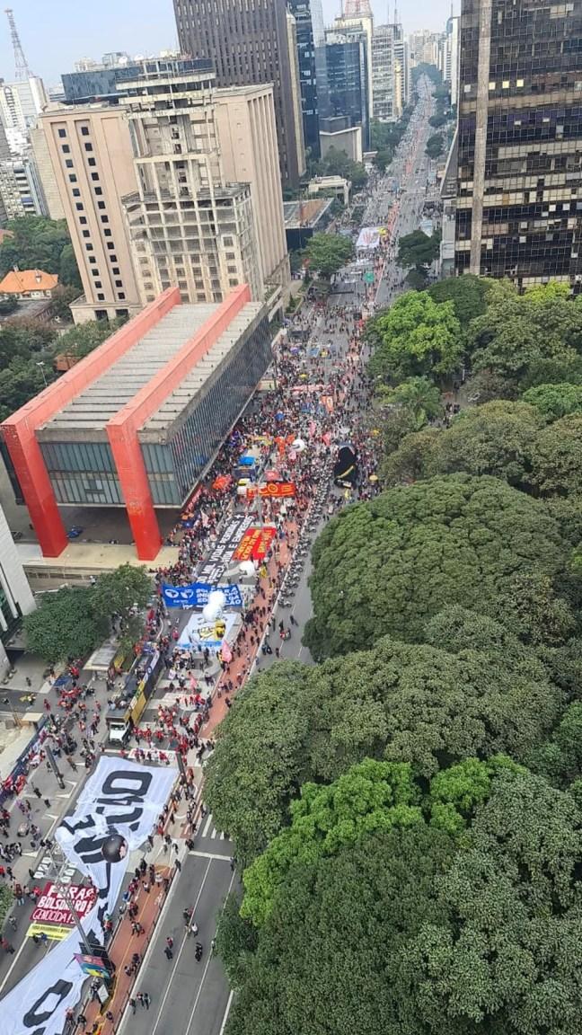 Manifestantes protestam na Avenida Paulista contra o presidente Bolsonaro e a favor da vacinação — Foto: Rosana Cerqueira/GloboNews