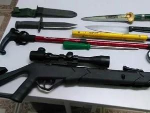 Armas apreendidas com o empresário (Foto: Divulgação/PM)