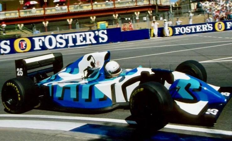Martin Brundle foi o sexto colocado no GP da Austrália de 1993 com a pintura especial da Ligier — Foto: Reprodução/Twitter