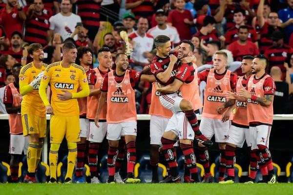 Diego comemora gol que deu vitória magra ao Flamengo no Maracanã (Foto: Alexandre Loureiro/BP Filmes)