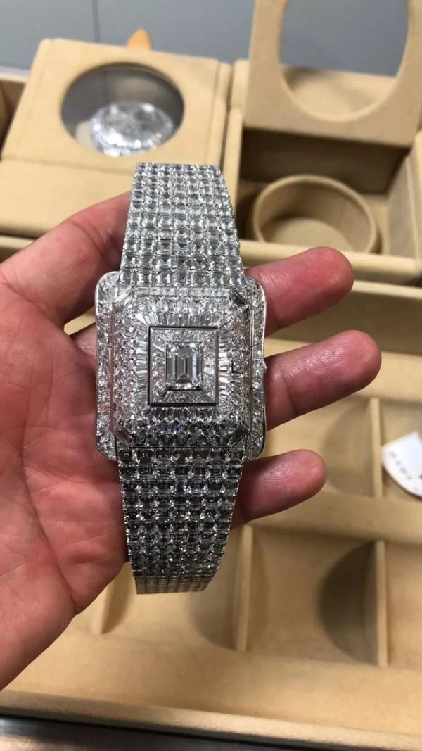 Relógio cravejado de diamantes foi apreendido nas malas não diplomáticas do vice-presidente da Guiné Equatorial — Foto: Divulgação