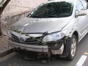 Carro usado pelas golpistas durante a fuga (Foto: Reprodução / TV TEM)