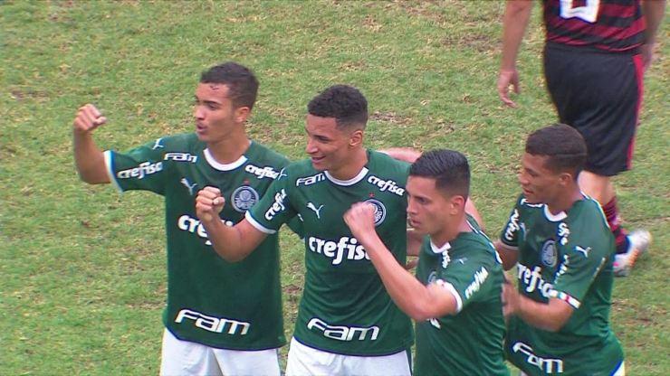 Veja gol de Henri pelo Palmeiras na base