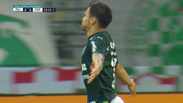 Gol do Palmeiras! Willian encontra Raphael Veiga na área, que chuta cruzado para abrir o placar, aos 33 do 1º tempo