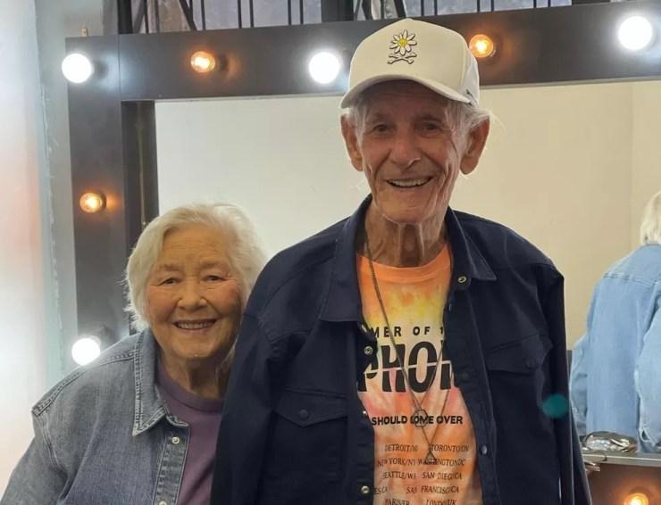 Nelson Miolaro ao lado da esposa, Nair Donadelli, de 90 anos, sucesso no TikTok e no Instagram. — Foto: Reprodução/Instagram